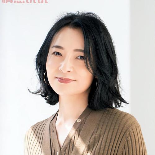 40岁女人短发发型图片,展现优雅魅力!