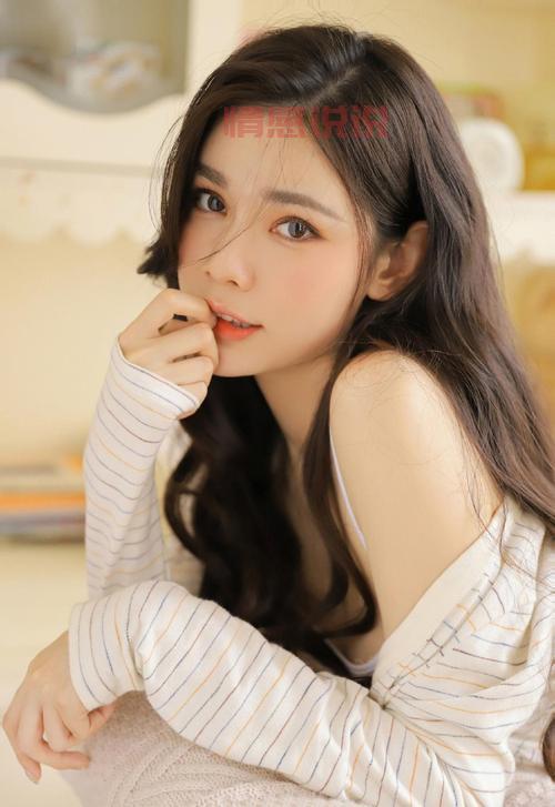 私房美女图片大全:性感与优雅并存的摄影艺术