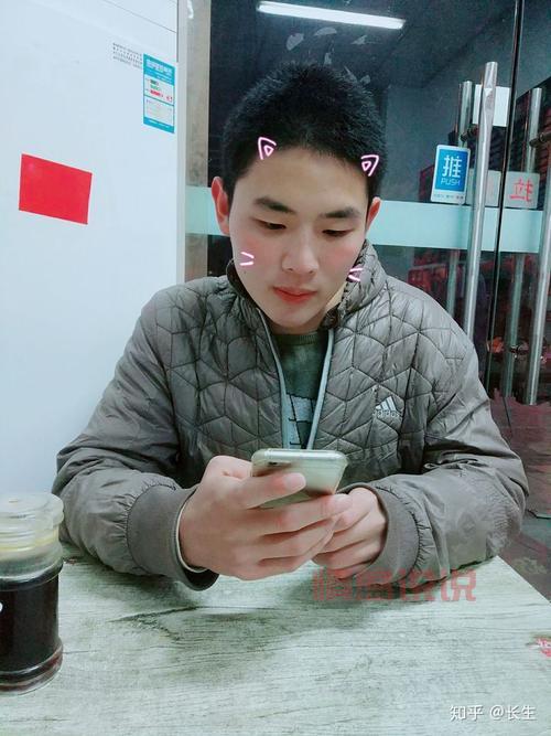 如何识别适合骗网友的男生照片?教你几招防骗技巧!