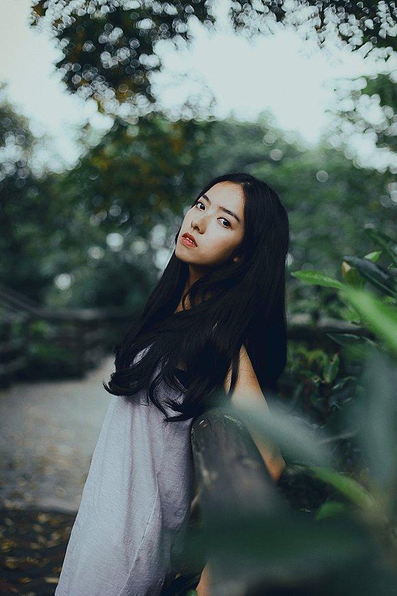 个性签名女生简单气质15个字(80后女生用的形容独一无二个性签名)